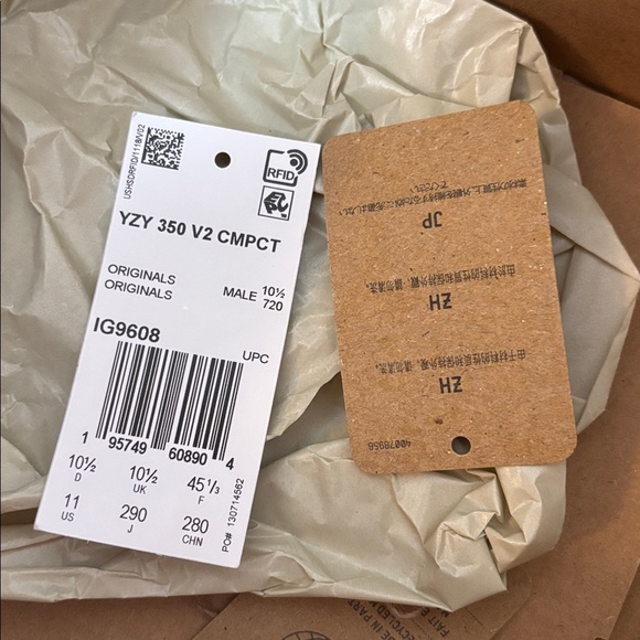 YEEZY YZY 250 V2 CMPCT Knit Men’s size: 11 gently worn - Picture 7 of 7